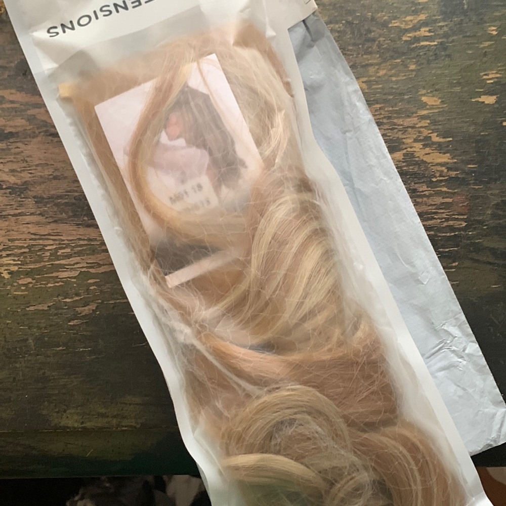 Tinas Hair Extensions-Blonde wavy. New.